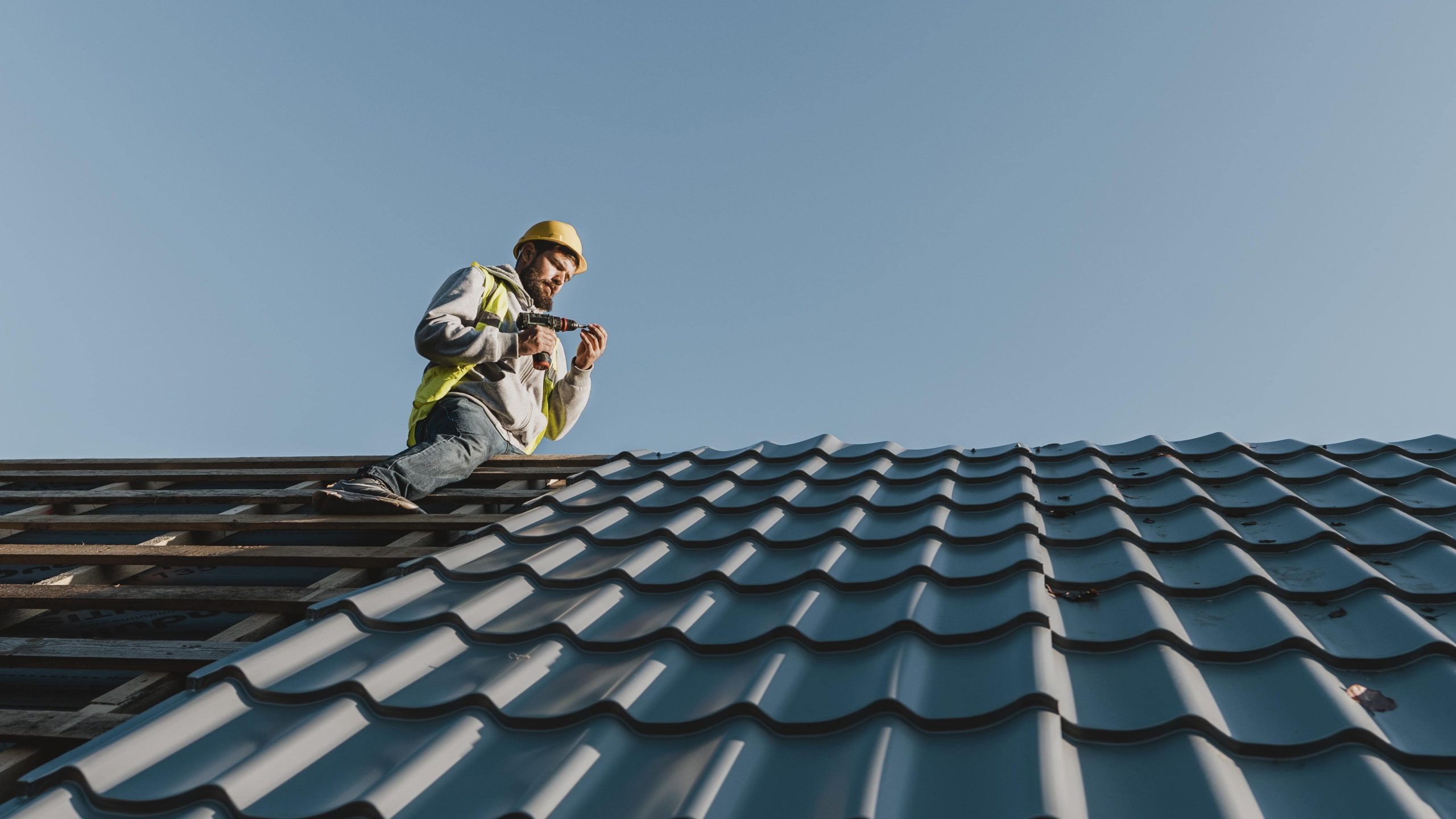 The Benefits of Hiring a Professional Roofing Contractor